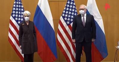Главы делегаций РФ и США не пожали руки на переговорах в Женеве