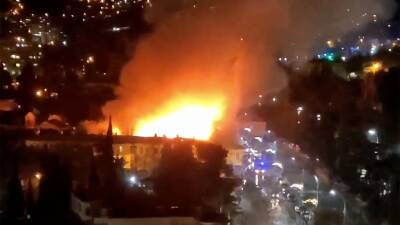 Крупный пожар ночью тушили в Ялте