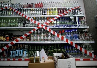 Сотни бутылок с суррогатным алкоголем нашли полицейские в ХМАО, где от его употребления погибли восемь человек