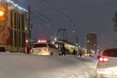 Из-за ДТП с трамваем в Туле на проспекте Ленина собралась пробка