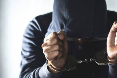 Полиция задержала молодого мурманчанина за украденные смарт-часы