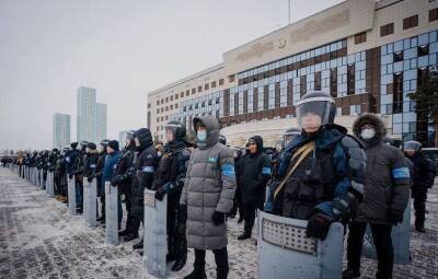 «Огонь открыли люди, ограбившие оружейный магазин»: о ситуации в Казахстане от местного жителя