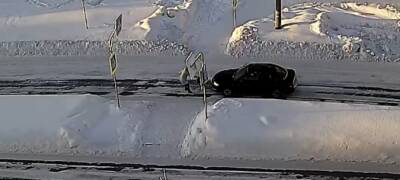 Момент наезда на пешехода на переходе зафиксировала камера наблюдения в Карелии (ВИДЕО)