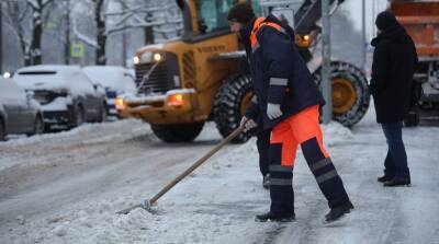 Снегопады в Петербурге мешают отдыхать коммунальщикам - Беглов
