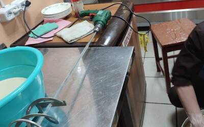 В столовой чукотской школы приготовили запеканку с помощью дрели (фото)