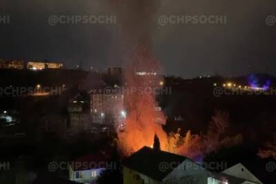 Рано утром в Сочи произошёл крупный пожар