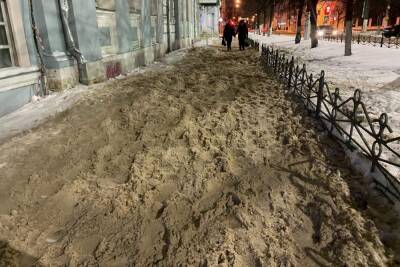 Жители Твери возмущены гололёдом и снежной кашей на тротуарах