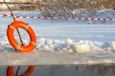 Как правильно вести себя на льду при спасении утопающего