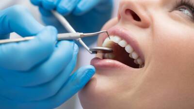 Стоматолог объяснил причины повышенной чувствительности зубов