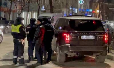 В Ростове-на-Дону пьяный депутат-единоросс устроил дебош возле ресторана