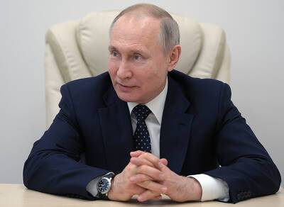 Внимательный пациент: как Владимир Путин проходил ревакцинацию от коронавируса
