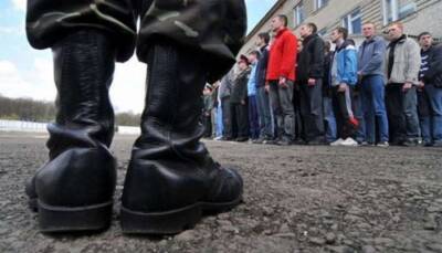 За все время оккупации Крыма более 30 тысяч человек насильно отправлены в армию РФ