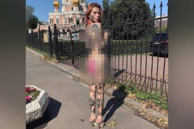 Блогершу из Москвы проверяют из-за обнаженного фото возле храма