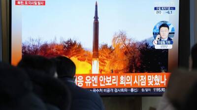 КНДР, как предполагается, запустила баллистическую ракету