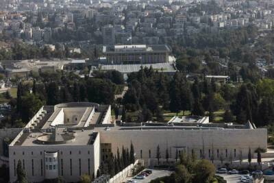 Верховный суд разрешил обыск в телефонах советников Нетанияху