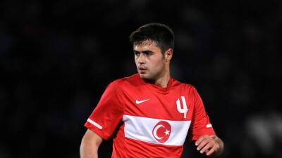 Футболист сборной Турции Чалык скончался в результате ДТП