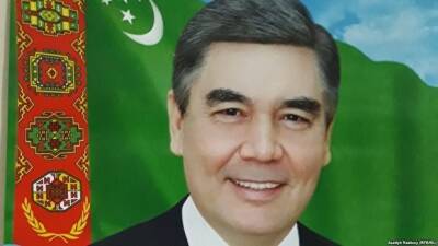 В госучреждениях Туркменистана обновляют портреты Бердымухамедова. За счет работников