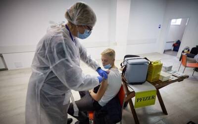 Минздрав назвал сроки COVID-вакцинации детей от пяти лет