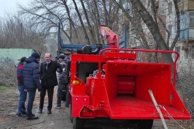 В Астрахани нашли решение вопроса с разбросанными сухими ветками на улицах