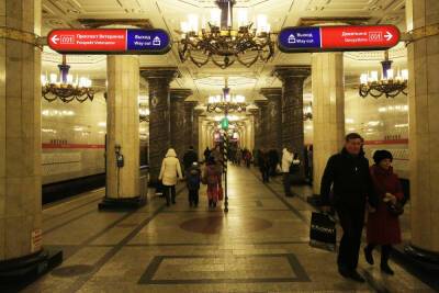 Более 18 млн пассажиров принял общественный транспорт Петербурга на новогодних каникулах