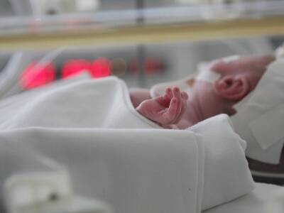 В южноуральскую больницу доставили младенца с переломом и гематомами