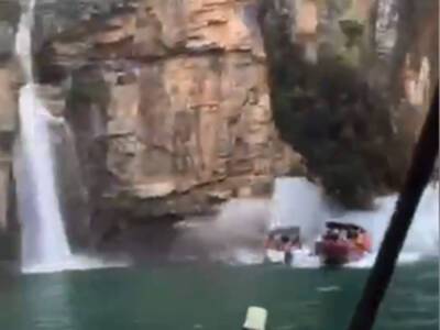 Обрушение скалы в Бразилии на туристов попало на видео — 3 пропали без вести, все подробности трагедии