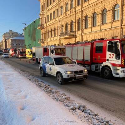 Пожар тушат в историческом жилом доме на набережной Фонтанки в Петербурге
