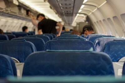 Пассажирку заперли в туалете самолета, летевшего в Екатеринбург