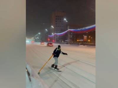 В ГИБДД прокомментировали инцидент с рязанцем, который катался на сноуборде по Первомайскому проспекту