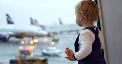 Путешествие с семьей: безопасно ли детям летать на самолетах