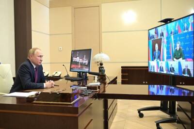 Путин попросил Орешкина доложить о социально-экономической ситуации в РФ