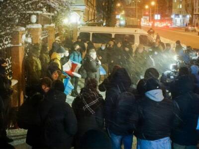 "Казахстан переживает иностранное вторжение". В Киеве люди вышли на акцию в поддержку протестующих в Казахстане