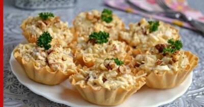 Праздничная кухня: закусочные тарталетки с куриным салатом