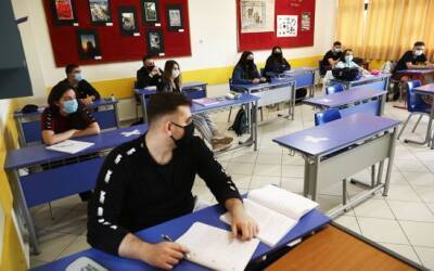 Почти 750 учителей не смогли выйти на работу - vkcyprus.com - Кипр