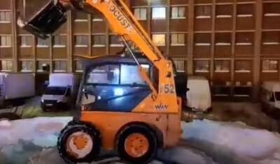 В Самаре снегоуборочный трактор ездил по кругу с трупом водителя под колесами