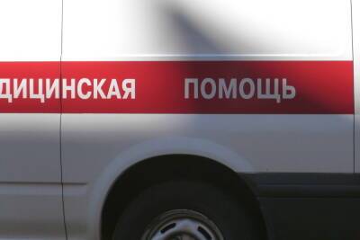 Петербуржца госпитализировали с травмами позвоночника после падения в шахту лифта