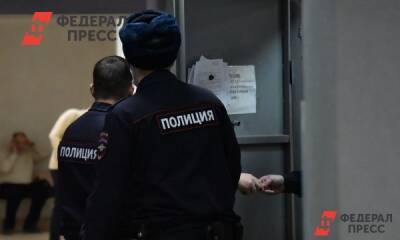 Вооруженный ножами мужчина в женском платье попытался напасть на прихожанина в московском храме