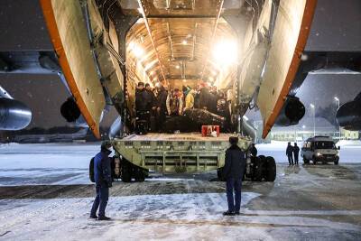 Второй самолет Минобороны доставил из Алма-Аты в Москву 145 россиян