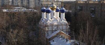В Москве в храме задержали вооруженного ножами мужчину в женском платье