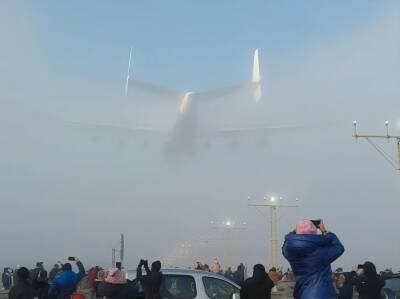 "Как Моисей море". "Мрія" красиво приземлилась в Польше, прорезав туман. Видео от наблюдателей и пилота