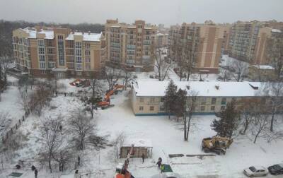 В Киеве сносят общежитие, в котором есть жильцы