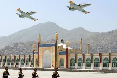 Талибы: Таджикистан и Узбекистан должны вернуть угнанные афганские самолеты
