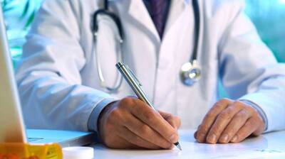 На Ровенщине главврач больницы отобрал у медиков коронавирусные надбавки