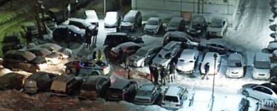 В Новосибирске пьяный водитель на Subaru разбил семь припаркованных машин