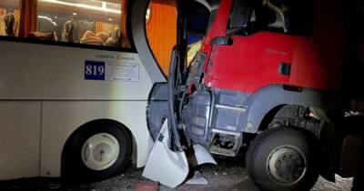 Шестеро пострадали в массовом ДТП с автобусом в Иркутской области