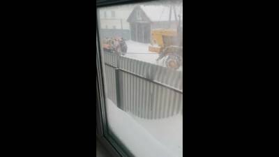 Снегоуборочная техника застревает в канавах Южно-Сахалинска