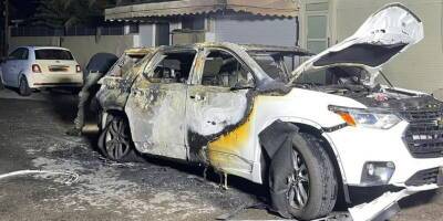 Бедуины подожгли машину корреспондента «ХаАрец», освещавшего «протесты» против лесопосадок