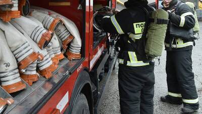 Два человека погибли при пожаре в частном доме в Приморье