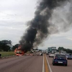 В ЮАР 18 человек погибли в результате аварии с автобусом
