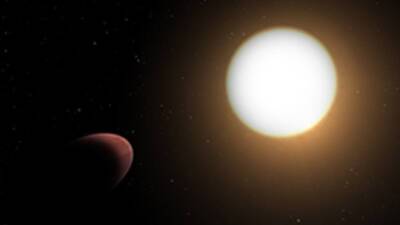 Астрономы открыли планету в форме футбольного мяча